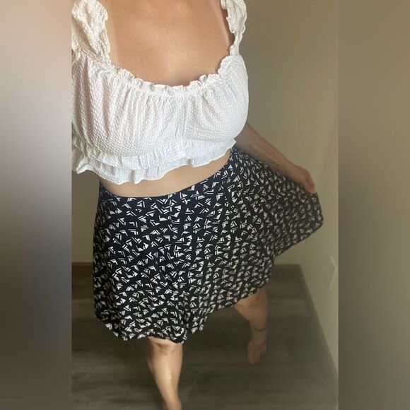 Forever21 Flounced Mini Skirt Black White Geometric Large Party Feminine - Picture 3 of 11